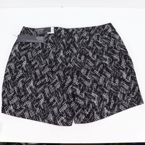 Apt 9 Mid Rise Citi Shorts Woman's Size 12 NWT - Picture 2 of 9
